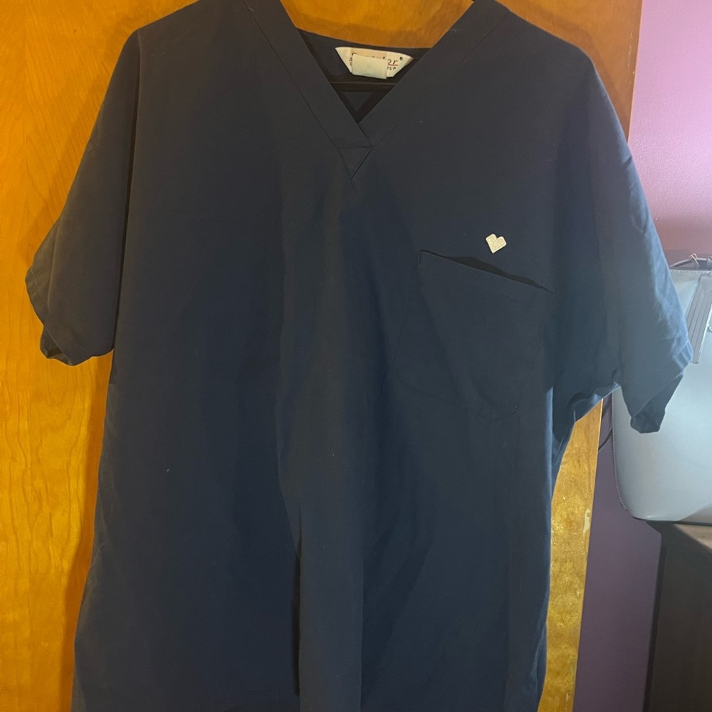 Superior Uniform Group, Women’s, Medium, Navy Blue, Scrub shirt, gently used